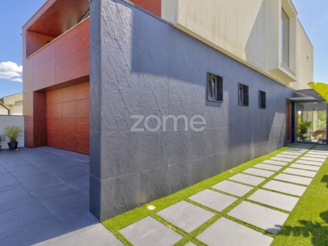 Moradia T3 Contemporânea com Espaço Exterior em Matosinhos