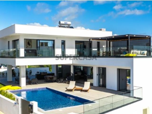 Moradia T3 Contemporânea com piscina