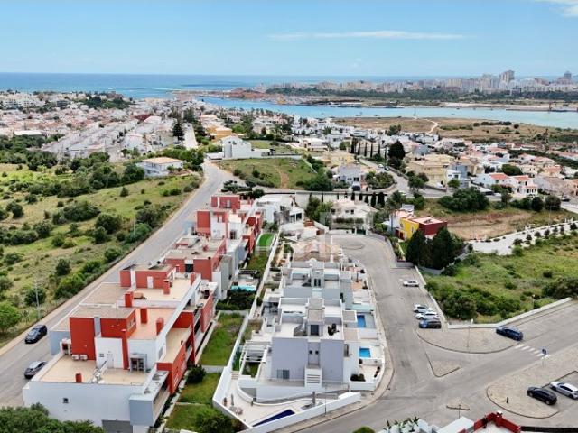 Moradia T3 Contemporânea com Piscina e Jardim | Ferragudo