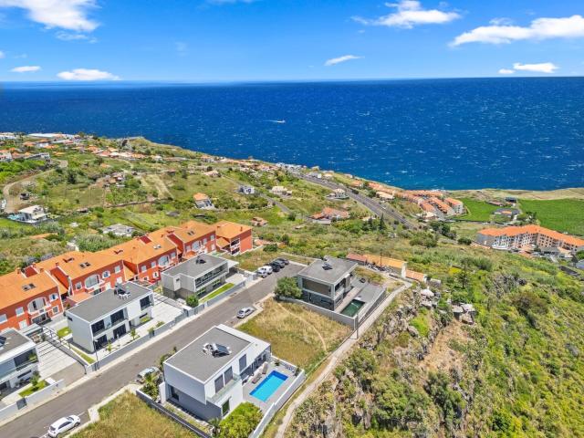 Moradia T3 Contemporânea com Vista Mar | Assomada
