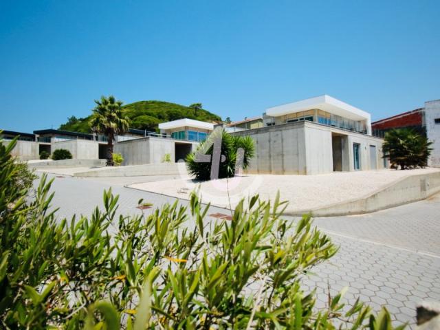 Moradia T3 Contemporânea em São Martinho do Porto | Design Moderno | Condomínio Privado | Piscina e Terraço Panorâmico | Natureza, Praia e Exclusividade