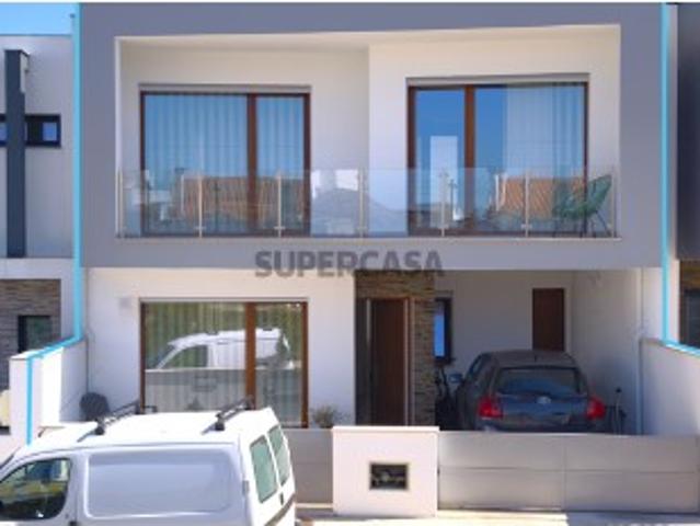 Moradia T3 contemporânea no Avenal, Caldas da Rainha