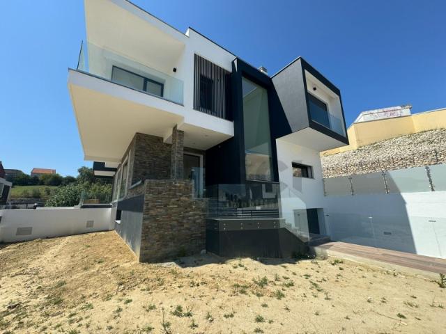 Moradia T3, Costa Da Caparica, Almada | BPI Expresso Imobiliário