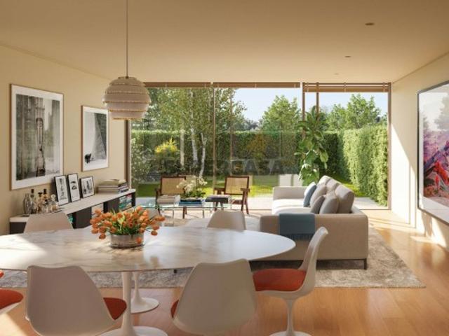 Moradia T3 duplex com piscina, em Nevogilde