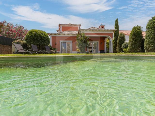 Moradia T3 de excelência com jardim e piscina na Quinta dos Foios, Azeitão