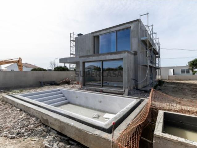 Moradia T3 de Luxo com Jardim e Piscina | Gouveia | Sintra