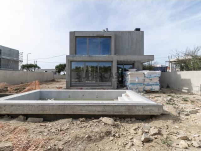Moradia T3 de Luxo com Jardim e Piscina | Gouveia | Sintra