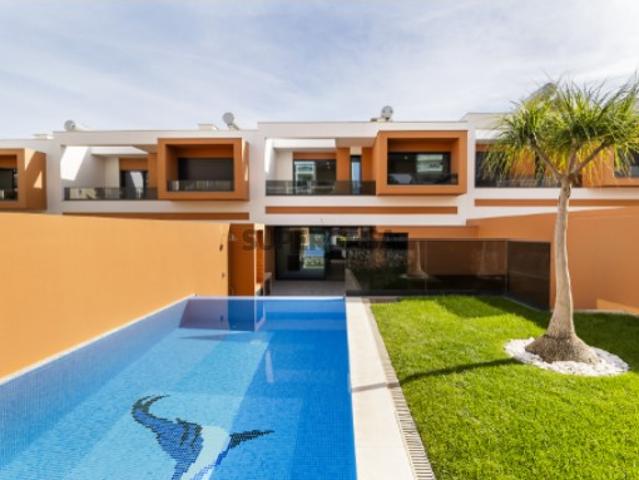 Moradia T3 de Luxo com piscina aquecida em Portimão