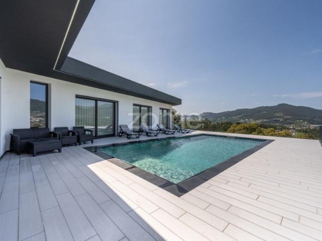 Moradia T3 de luxo com piscina aquecida entre Braga e Guimarães