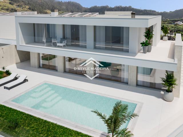Moradia T3 de Luxo com piscina e vista mar para venda na Cal. 302m² Arco Da Calheta