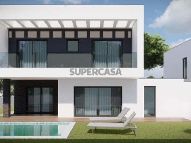 Moradia T3 de Luxo com Piscina e Garagem para Venda na Charneca da Caparica