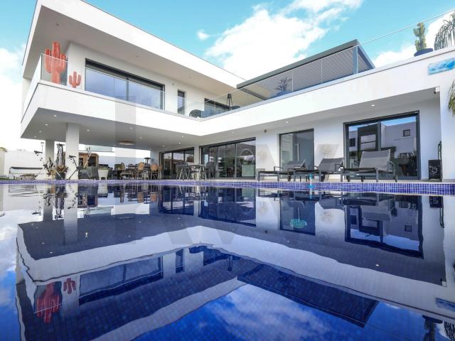 Moradia T3 de luxo, com Piscina, Jacuzzi, Sauna e garagem em Alcantarilha