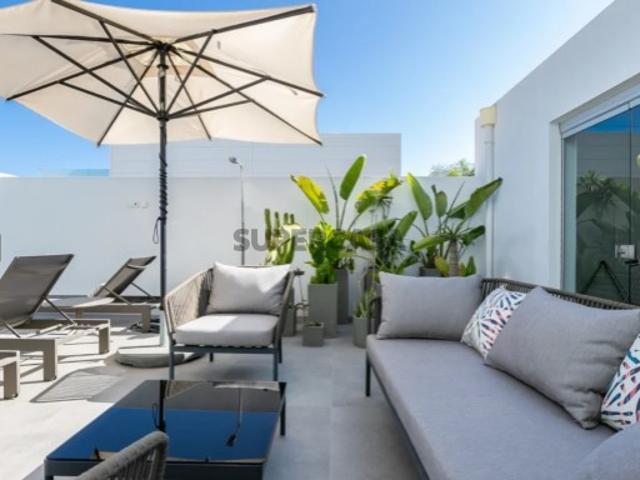 Moradia T3 de Luxo com Piscina, Vista Mar e Acabamentos Premium