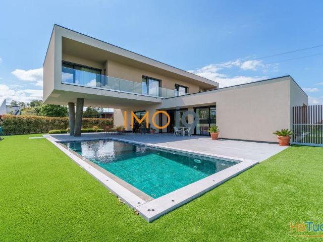 Moradia T3 de Luxo com Vista Panorâmica para os Castelos de Ourém ? Fátima / Luxury 3 Bedroom Residence with Panoramic Views of Ourém Castle ? Fátima | 26084040104