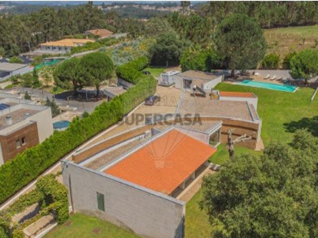 Moradia T3 de luxo à venda em Santa Maria da Feira