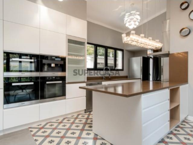 Moradia T3 de Luxo em Birre Exclusividade e Design Contemporâneo