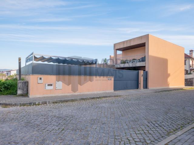 Moradia T3 de Luxo em Fermentões