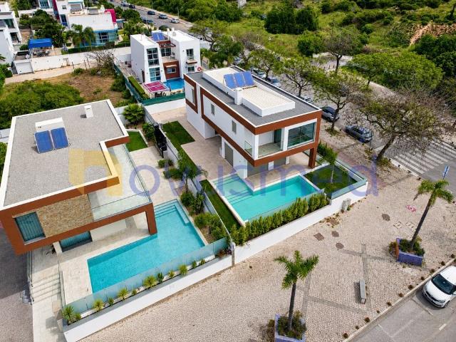 Moradia T3 de luxo, piscina com borda infinita na Marina de. 109m² Albufeira e Olhos de Água