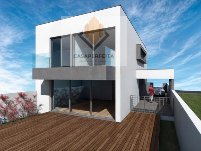Moradia T3 de 2 Pisos com Espaço Exterior em construção São Félix da Marinha