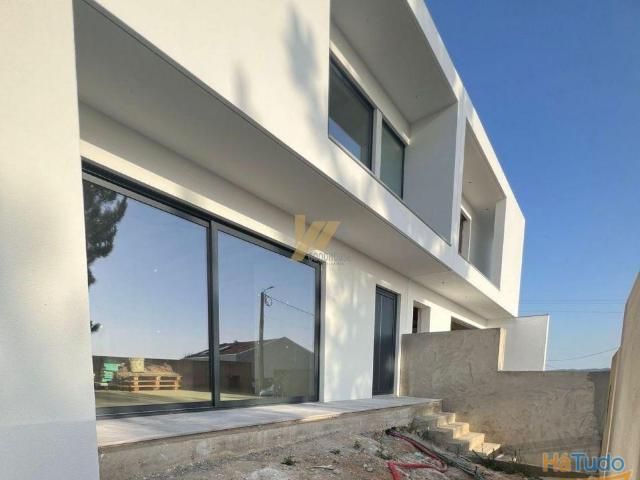 Moradia T3 de 3 frentes | 26064058912