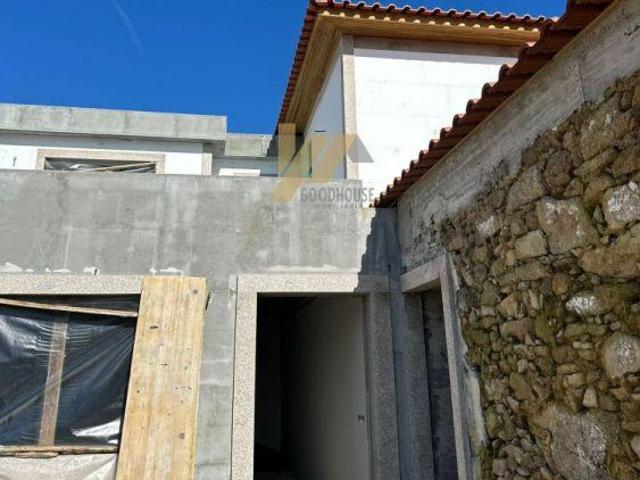 Moradia T3 de 3 frentes | 26074070633