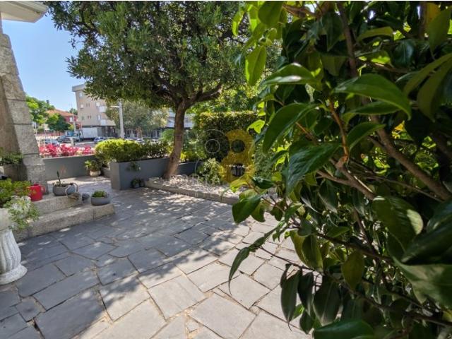 Moradia T3 de 3 frentes com jardim e garagem para 2 carros