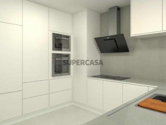 Moradia T3 de 3 frentes e jardim em construção em Milheirós