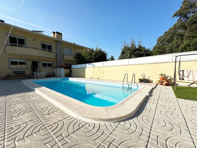 Moradia T3 de 3 pisos, com piscina em Gondomar