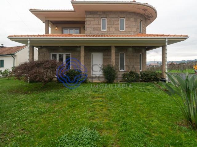 Moradia T3 De 4 Frentes Em Sobrado, Valongo 246m² Campo e Sobrado