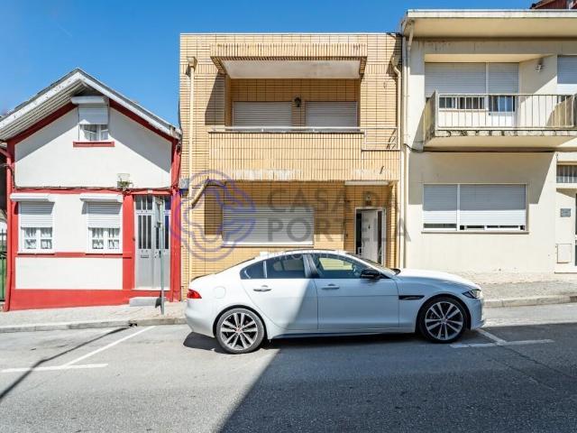 Moradia T3, Excelente Localização! A poucos metros do Jardi. 140m² Avintes