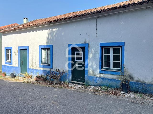 Moradia T3 e armazém em São Gregório