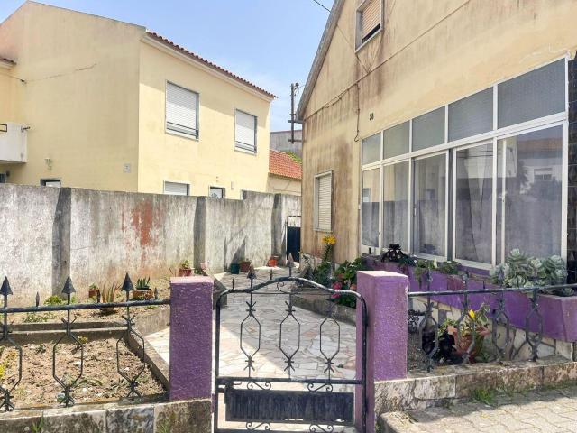 Moradia T3 e Espaço Comercial em Ribamar – Lourinhã