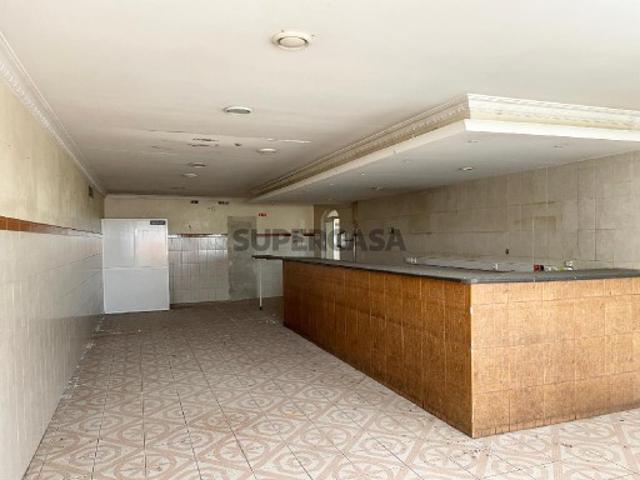 Moradia T3 e Loja em banda na Marinha Grande