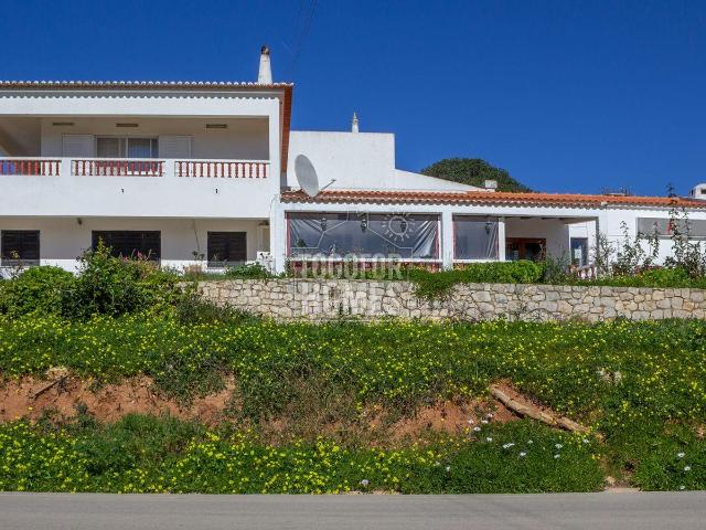 Moradia T3+ e restaurante com vistas fantásticas, perto das. 168m² Burgau