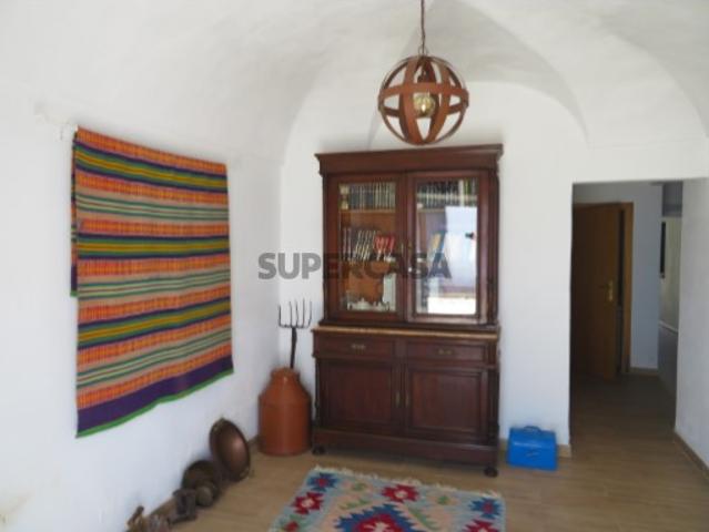 Moradia T3 em Montoito, pronta a habitar, com quintal