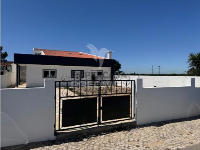 Moradia T3 em Atalaia e Alto Estanqueiro Jardia