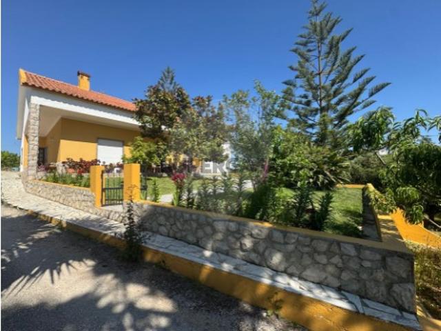 Moradia T3 em Azoia de Cima e Tremês