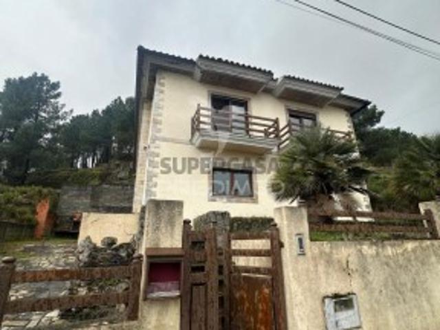 Moradia T3 em Alijó