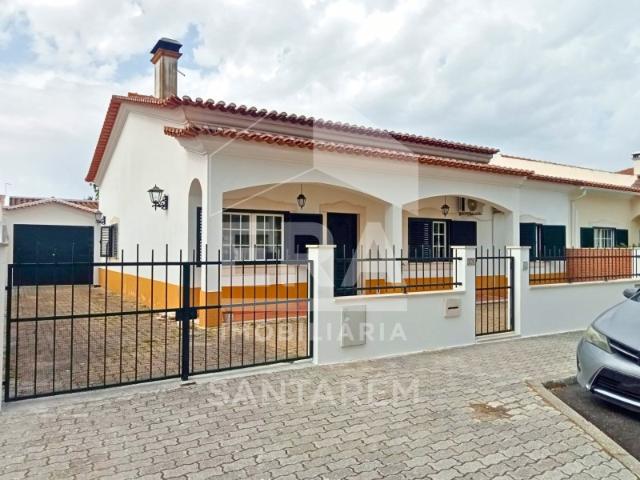 Moradia T3 em Almeirim zona calma áreas grandes