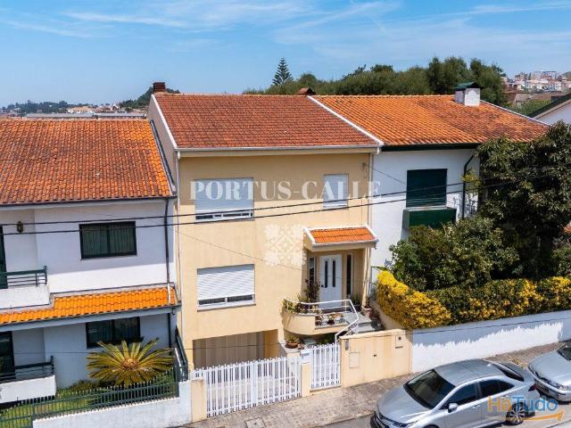 Moradia T3 em Banda na rua Santo António em Fânzeres, ? Junto ao Metro e Serviços | 26064093457