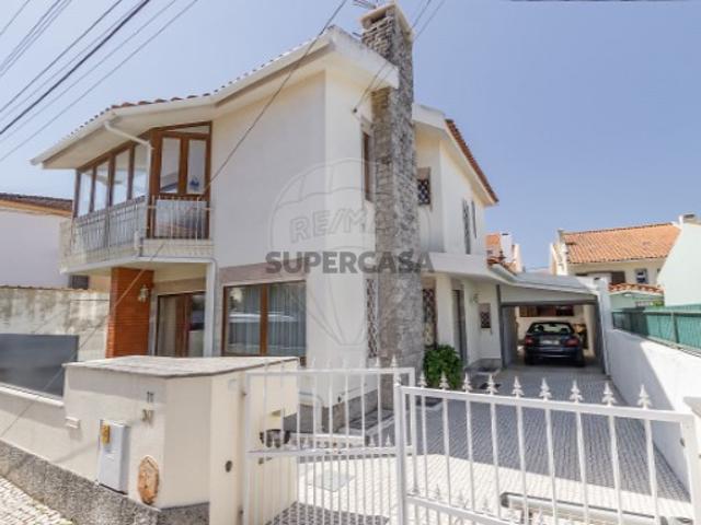 Moradia T3 em Carcavelos e Parede