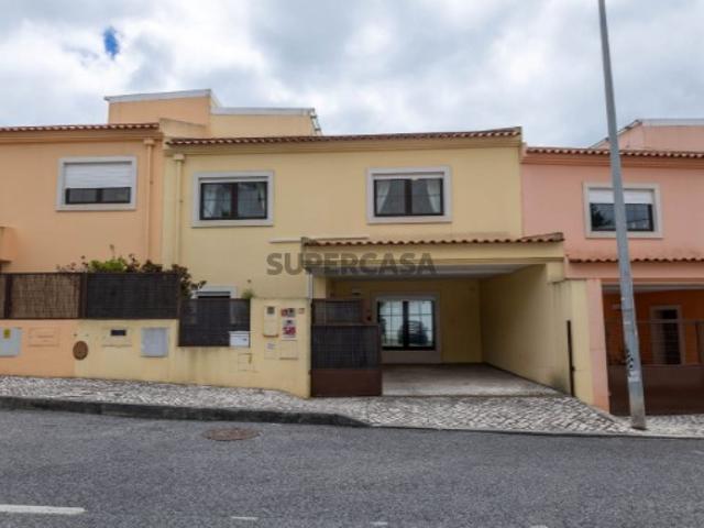 Moradia T3 em Carcavelos e Parede