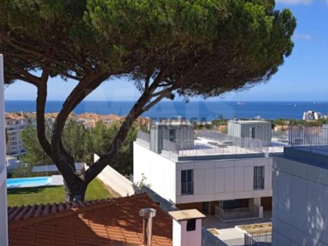 Moradia T3 em Carcavelos e Parede