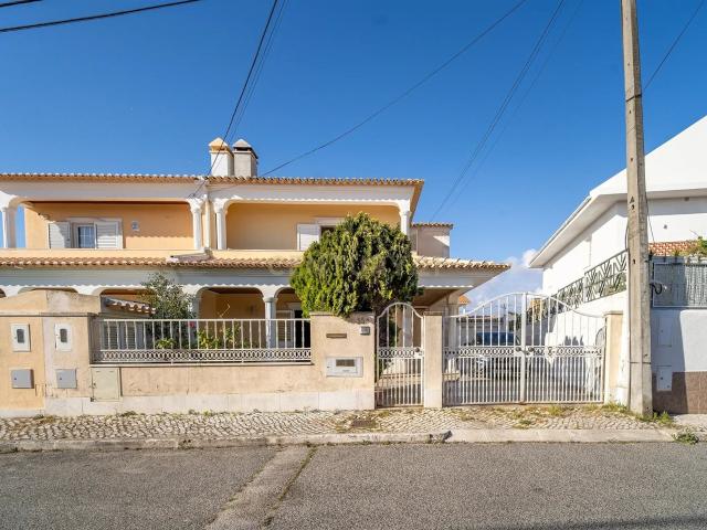 Moradia T3 em Charneca de Caparica, Almada Oportunidade Ún. 147m² Charneca De Caparica