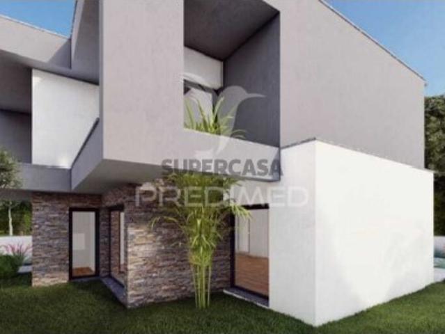 Moradia T3 em Charneca de Caparica e Sobreda