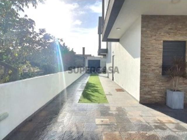 Moradia T3 em Charneca de Caparica e Sobreda