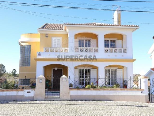 Moradia T3 em Charneca de Caparica e Sobreda