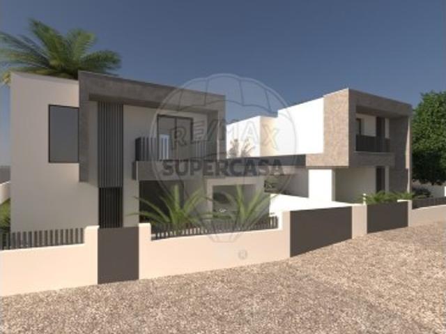Moradia T3 em Charneca de Caparica e Sobreda