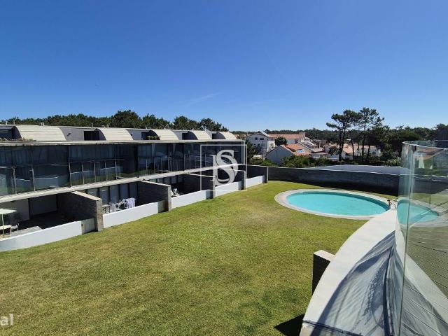 Moradia T3 em Cond. Fechado c/ PISCINA, em frente PRAIA