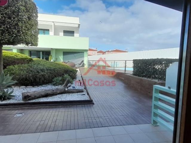 Moradia T3 em condomínio com Piscina na Areia Branca! Proximidade à Praia!